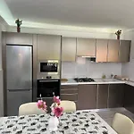 Appartement Mediterán Fedett Medencés