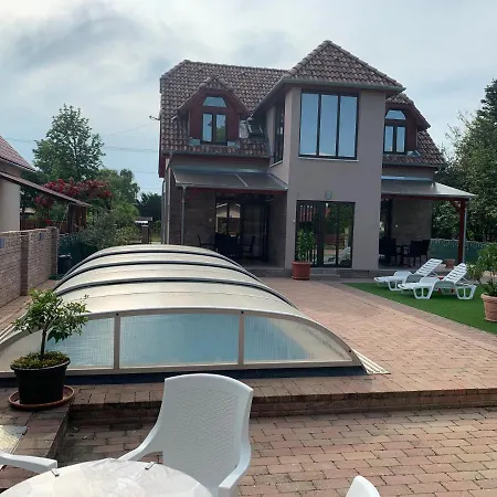 Διαμέρισμα Mediteran Fedett Medences Apartmanhaz Szántód