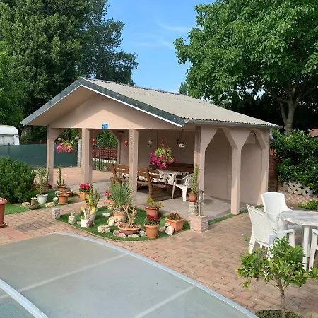 Διαμέρισμα Mediteran Fedett Medences Apartmanhaz Szántód