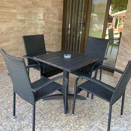 Mediteran Fedett Medences Apartmanhaz Apartament Szántód
