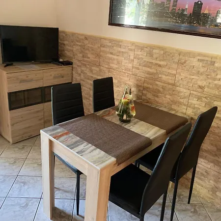 Mediteran Fedett Medences Apartmanhaz Szántód