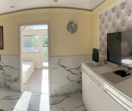 Mediteran Fedett Medences Apartmanhaz *