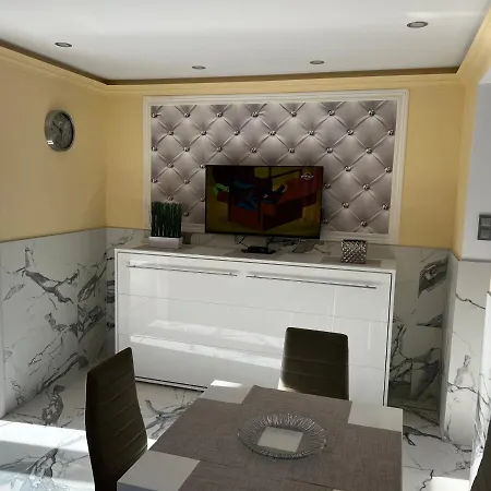 Mediteran Fedett Medences Apartmanhaz Διαμέρισμα