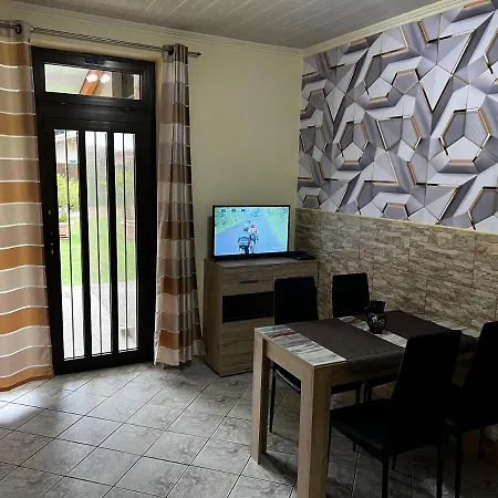 Mediteran Fedett Medences Apartmanhaz Διαμέρισμα