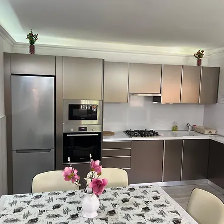 شقة Mediteran Fedett Medences Apartmanhaz