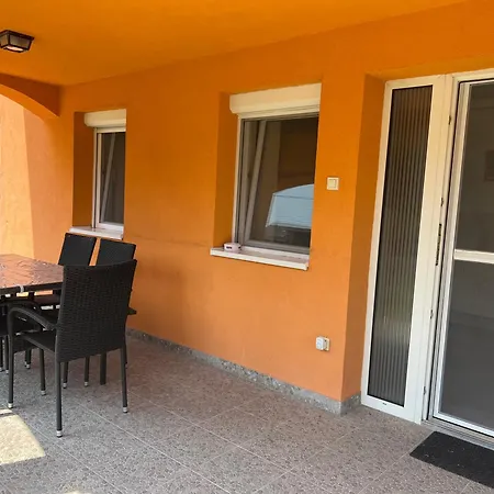 Mediterán Fedett Medencés Appartement *