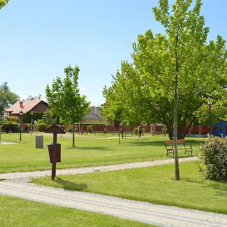 Διαμέρισμα Mediteran Fedett Medences Apartmanhaz Szántód