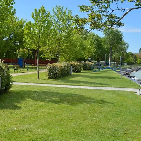 Mediteran Fedett Medences Apartmanhaz Szántód